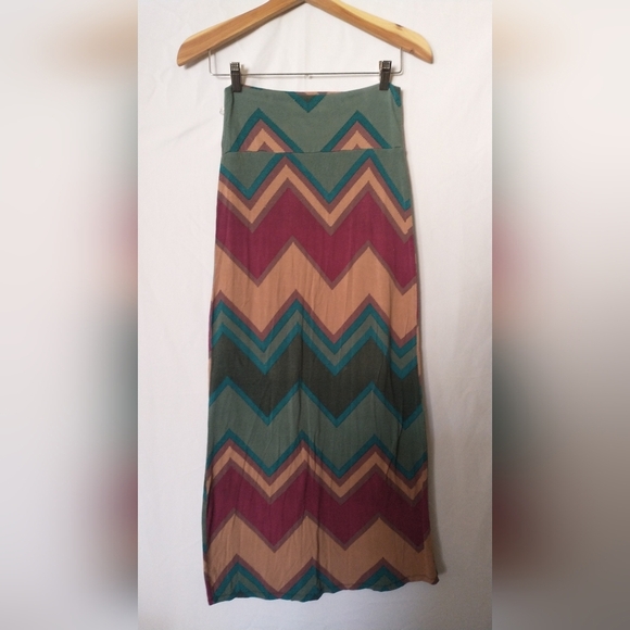 Dresses & Skirts - Y2K Retro Tribal 90's Chevron Patterned Maxi Skirt Small